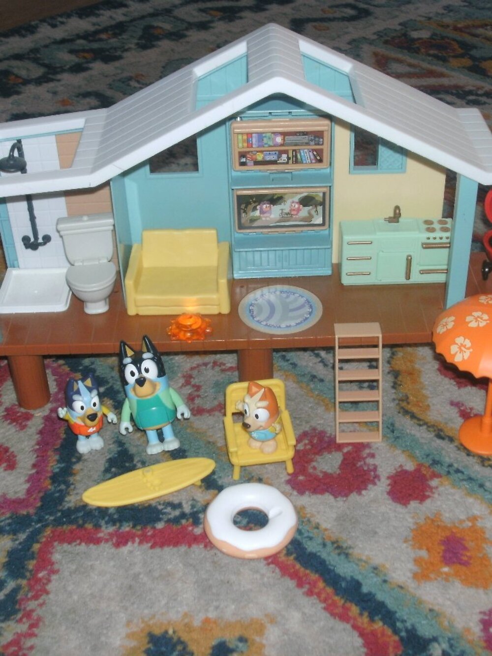 BLUEY Beach House Cabin Toy Playset with Dolls Furniture & Accessories
